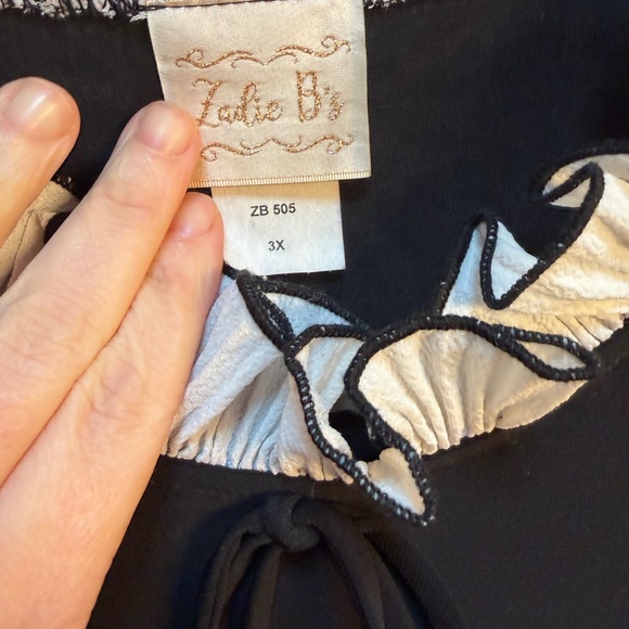 Chic Black and White Women's Blouse - Picture 5 of 7